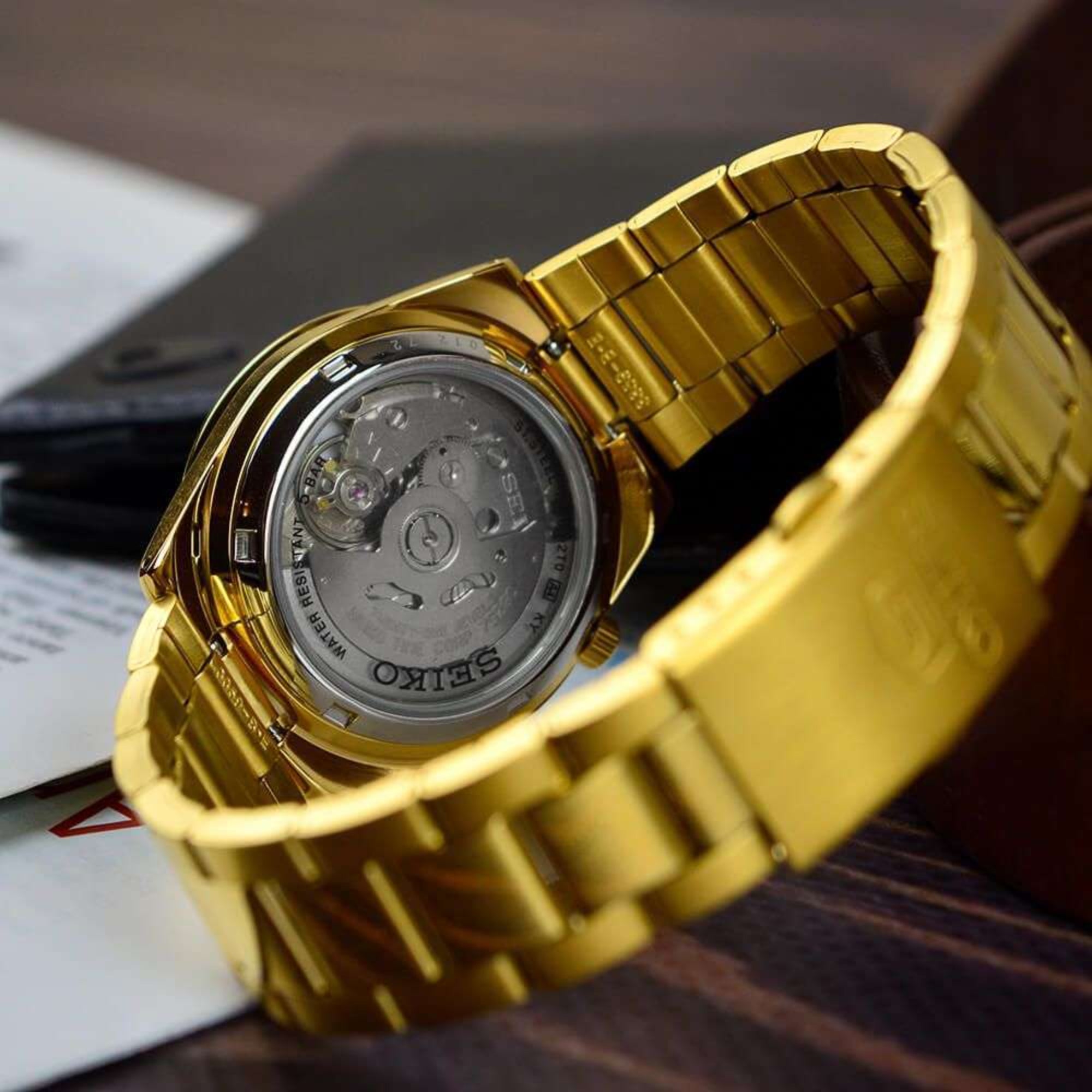 Seiko 5 SNKE06K1 open case back automatic movement with bracelet