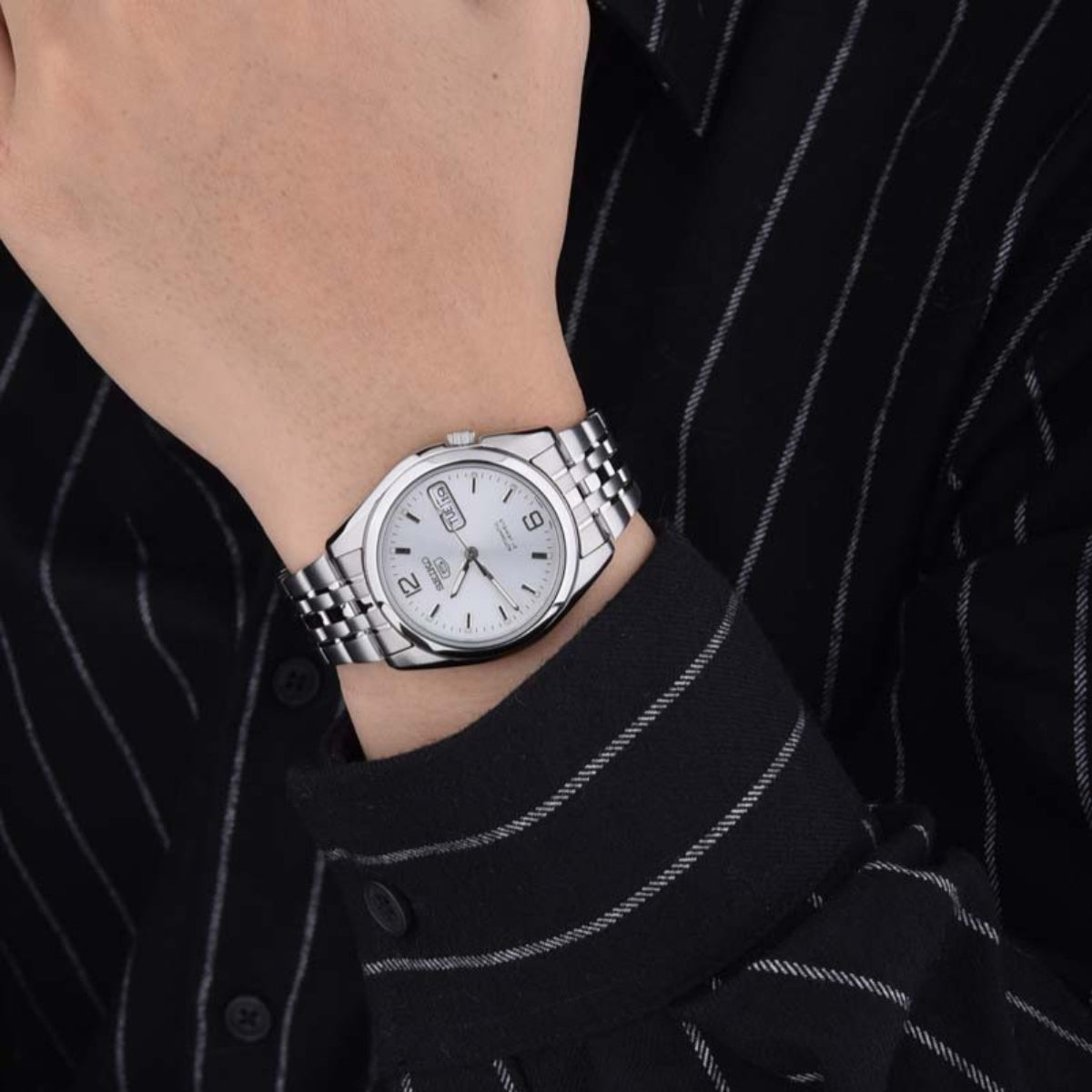 Seiko 5 Automatik Silbernes Zifferblatt Stahlarmband Herren Uhr SNK385K1
