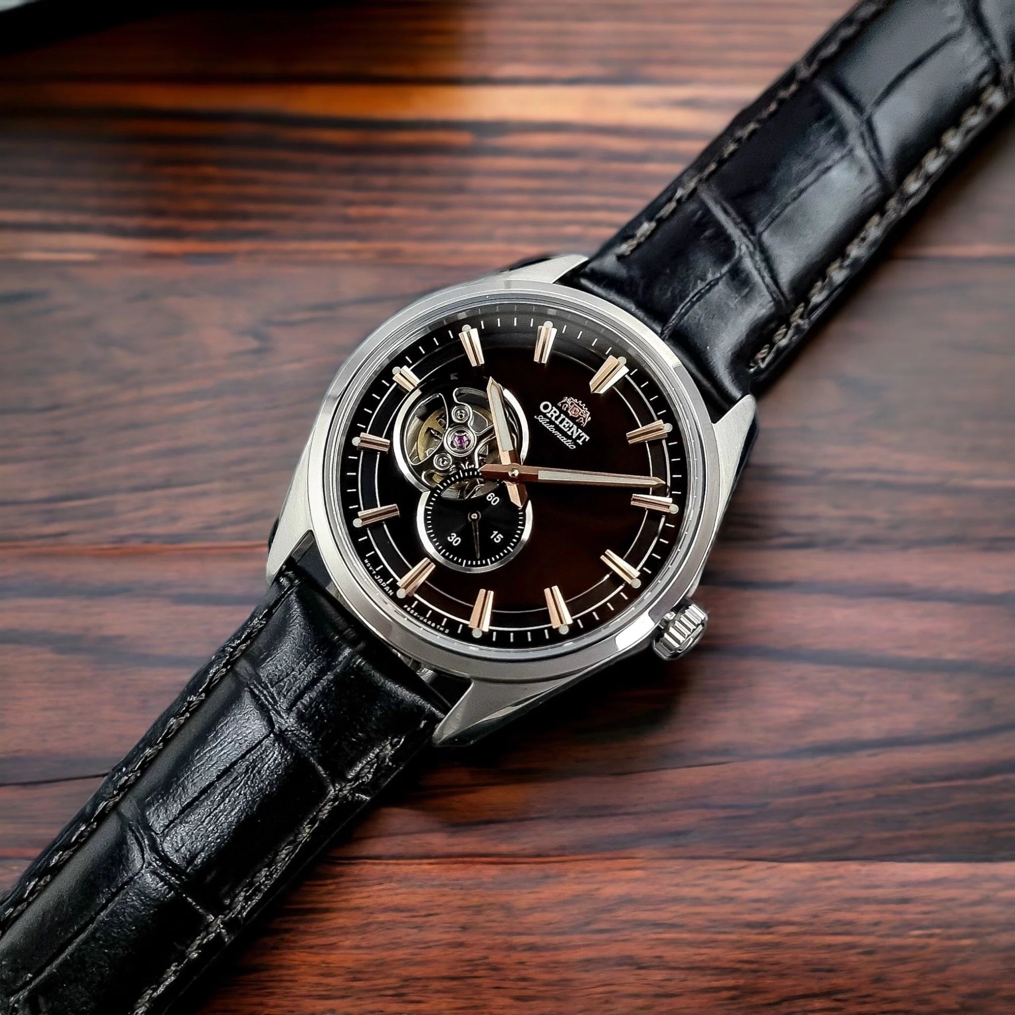 Orient Stretto 41 mm Semi Skeleton Schwarzes Zifferblatt Leder Herren Automatik Uhr RA-AR0005Y10B