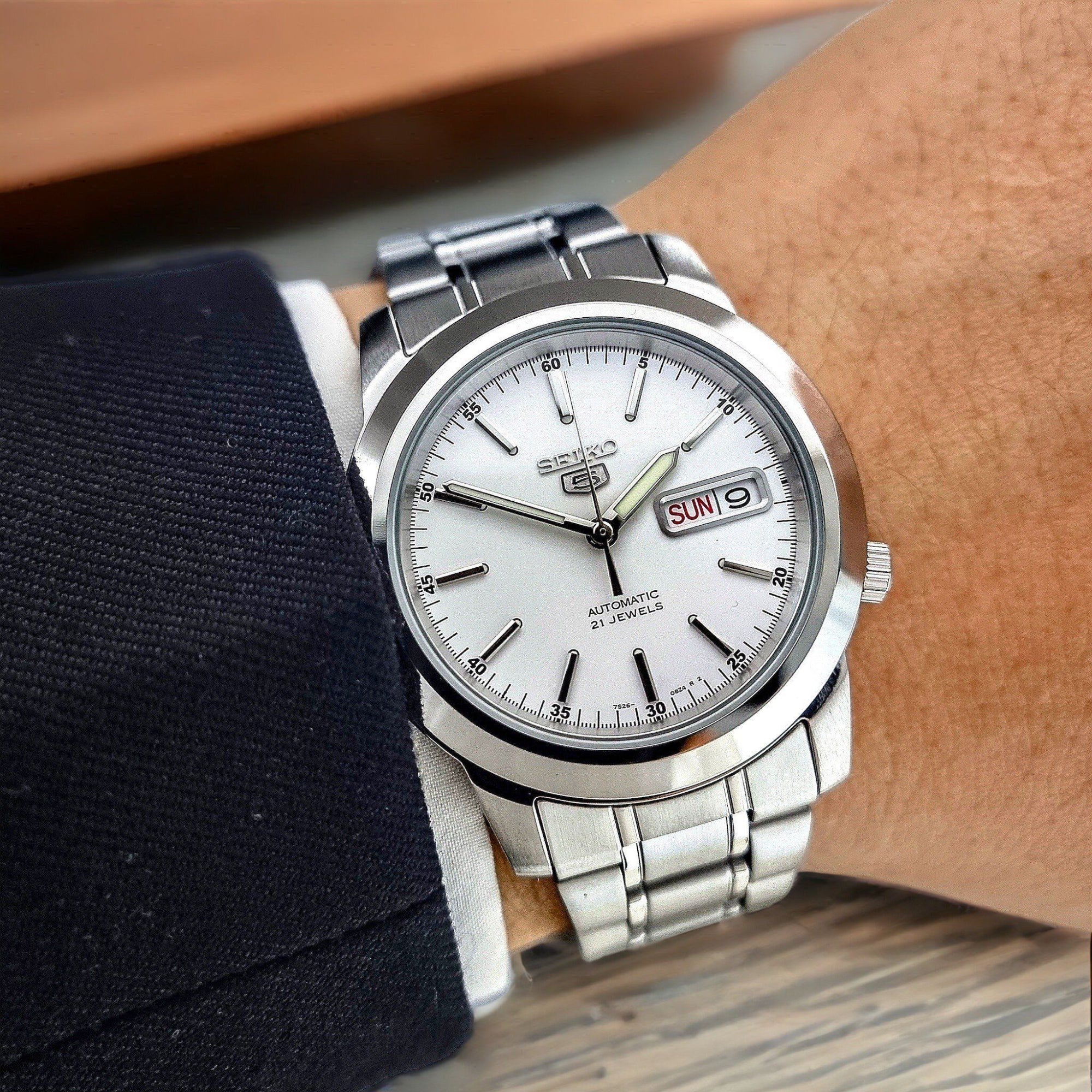 Seiko 5 Automatik Weißes Zifferblatt Edelstahl Herren Uhr SNKE49K1